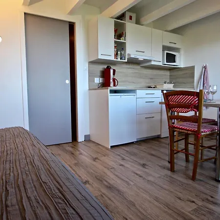 Avec Balcon Et Parking Couvert - Fr-1-340-186 Apartment *